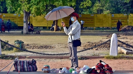 Nearly two weeks since the original monsoon forecast, Delhi is yet to see any significant rain, with the days mostly hot and humid since then. (HT Photo) Nearly two weeks since the original monsoon forecast, Delhi is yet to see any significant rain, with the days mostly hot and humid since then. (HT Photo)