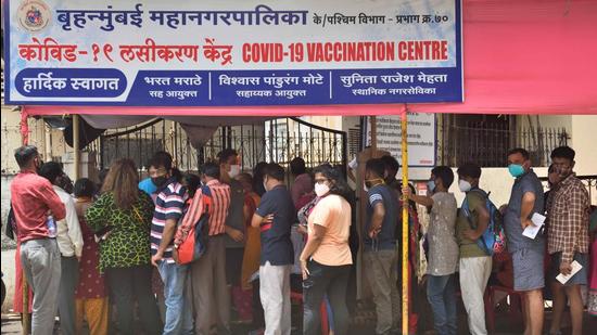 People wait in a queue to get inoculated against Covid-19 at Babasaheb Gawde Hospital, Vile Parle, in Mumbai on Thursday, June 22. (Satish Bate/HT photo)