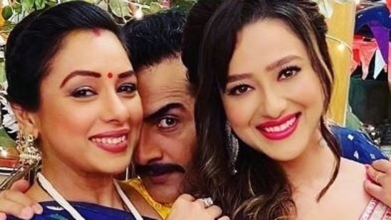 Anupamaa actors Rupali Ganguly, Sudhanshu Pandey and Madalsa Sharma pose together.