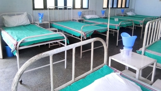 The state government’s Delhi Corona app at 8pm on Wednesday showed that nearly all isolation, oxygen, and intensive care unit (ICU) beds reserved in city hospitals are empty. (HT Photo) The state government’s Delhi Corona app at 8pm on Wednesday showed that nearly all isolation, oxygen, and intensive care unit (ICU) beds reserved in city hospitals are empty. (HT Photo)
