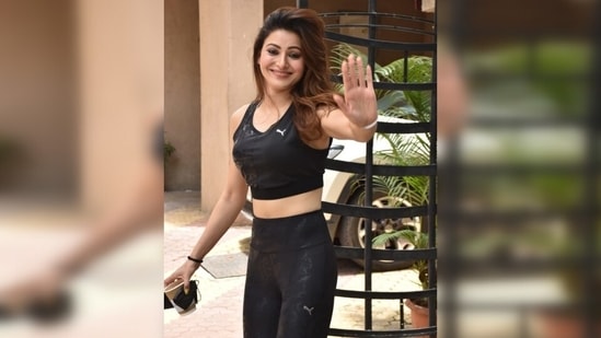 One can rarely go wrong with an all-black attire and Urvashi too managed to look stunning with her choice of ensemble on the day out. What do you think of Urvashi’s look?(Varinder Chawla)