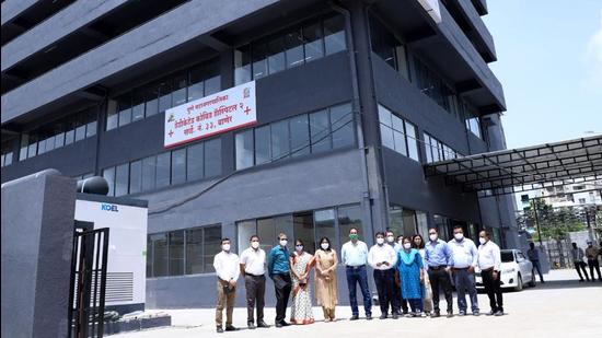 Officials of Pune Municipal Corporation at the jumbo Covid-19 centre in Baner, on Wednesday. (HT PHOTO) Officials of Pune Municipal Corporation at the jumbo Covid-19 centre in Baner, on Wednesday. (HT PHOTO)