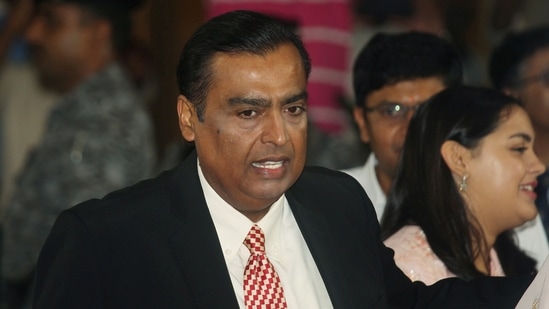 Mukesh Ambani said RIL will spend <span class='webrupee'>₹</span>60,000 crore on four so-called giga factories to produce solar cells, modules, hydrogen, fuel cells and a battery grid to store electricity on 5,000 acres of land at Jamnagar, Gujarat.(Reuters)