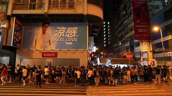 People queue to buy copies of the final edition of Apple Daily, in Hong Kong on June 24. Emotions ran high as supporters of the paper, which has faced an unrelenting squeeze since tycoon Lai was arrested under the security law in August 2020, queued for their last copies of the popular newspaper just after midnight. (Lam Yik / REUTERS) People queue to buy copies of the final edition of Apple Daily, in Hong Kong on June 24. Emotions ran high as supporters of the paper, which has faced an unrelenting squeeze since tycoon Lai was arrested under the security law in August 2020, queued for their last copies of the popular newspaper just after midnight. (Lam Yik / REUTERS)