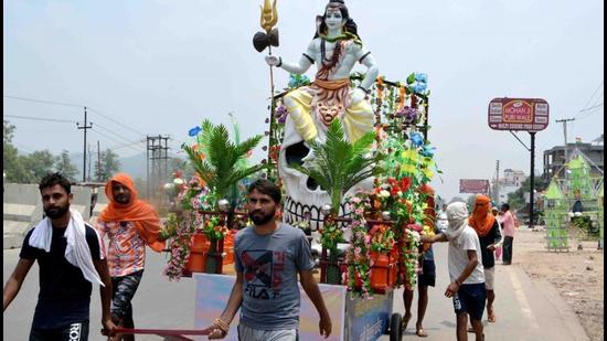 A Lord Shiva statue being ferried by Kanwariyas in Haridwar after fetching water from Ganga. (HT file) A Lord Shiva statue being ferried by Kanwariyas in Haridwar after fetching water from Ganga. (HT file)
