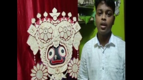 Biswajit Nayak made a miniature statue of the 'Gajanana Besha of Lord Jagannath', using 1475 ice cream sticks.(ANI)