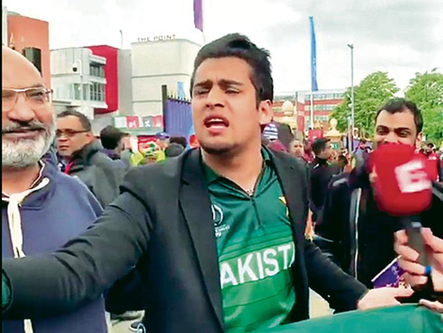 Momin Saqib became an overnight sensation across borders because of the viral “Maro Mujhe Maro” video during the 2019 Cricket World Cup. (Instagram) Momin Saqib became an overnight sensation across borders because of the viral “Maro Mujhe Maro” video during the 2019 Cricket World Cup. (Instagram)