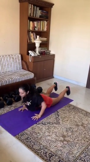 Sara Ali Khan working out.