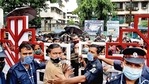Crowd outside a Covid-19 vaccination centre in Mumbai on Friday.(HT Photo) Crowd outside a Covid-19 vaccination centre in Mumbai on Friday.(HT Photo)
