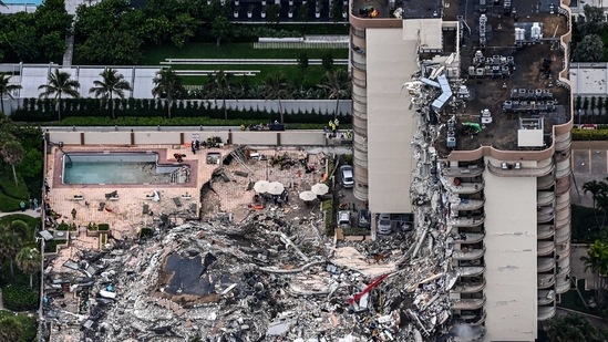 A view of the tower with one side sheared away, on June 24 in Miami. The death toll from the collapse of the beachfront apartment block had risen to three, Reuters reported citing ABC News, with nearly 100 people unaccounted for as rescue workers continue their search for survivors in the rubble.(Chandan Khanna / AFP)