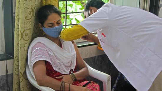 A woman gets vaccinated at a Covid-19 vaccination center in Pune. (Ravindra Joshi/HT PHOTO) A woman gets vaccinated at a Covid-19 vaccination center in Pune. (Ravindra Joshi/HT PHOTO)