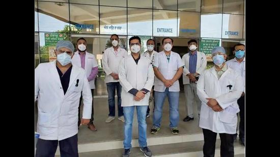 Doctors have gone on strike in protest against the recommendation of the sixth pay commission of delinking non-practising allowance from basic pay. (HT file photo)