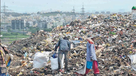 Garbage depot at Uruli Devachi in Pune. NGT directs PMC to pay ₹2 crore fine for not completely complying with the tribunal order on garbage. (HT FILE) Garbage depot at Uruli Devachi in Pune. NGT directs PMC to pay ₹2 crore fine for not completely complying with the tribunal order on garbage. (HT FILE)