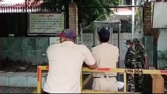 Enforcement Directorate (ED) raids former Maharashtra Home Minister Anil Deshmukh's residence in Nagpur. (ANI) Enforcement Directorate (ED) raids former Maharashtra Home Minister Anil Deshmukh's residence in Nagpur. (ANI)