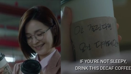 Fans think Lee Ik-jun (Jo Jung-suk) left Chae Song-hwa (Jeon Mi-do) the coffee in Hospital Playlist 2 episode 2. 