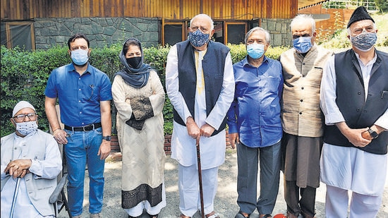 People's Alliance for Gupkar Declaration (PAGD) president Farooq Abdullah, vice-president Mehbooba Mufti, and others Kashmiri political leaders speaking to the media, in Srinagar on June 22, 2021. (Waseem Andrabi/HT Photo) People's Alliance for Gupkar Declaration (PAGD) president Farooq Abdullah, vice-president Mehbooba Mufti, and others Kashmiri political leaders speaking to the media, in Srinagar on June 22, 2021. (Waseem Andrabi/HT Photo)