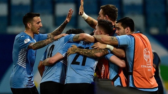 Edinson Cavani of Uruguay celebrates with teammates after scoring the second goal. (Getty Images) Edinson Cavani of Uruguay celebrates with teammates after scoring the second goal. (Getty Images)