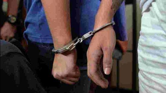 Police laid a trap to catch the duo on Friday. (Representation photo) Police laid a trap to catch the duo on Friday. (Representation photo)