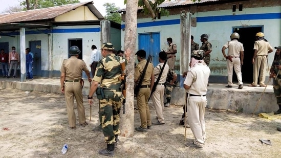 One man was allegedly murdered while four others were shot dead by the central armed police forces, at the Sitalkuchi assembly segment during the fourth phase of polling on April 10.(PTI)