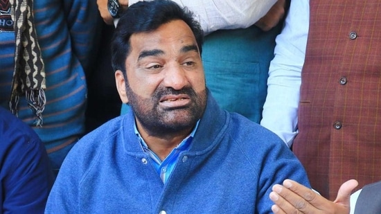 Rashtriya Loktantric Party (RLP) chief Hanuman Beniwal took a dig at Arun Singh by tweeting that becoming a Rajya Sabha MP and being in charge of a state is a part of kindness.(HT Photo)