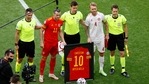Wales' Gareth Bale, Denmark's Simon Kjaer and match officials pose with a Wales shirt in tribute to Denmark's Christian Eriksen.(Pool via REUTERS)