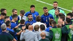 Soccer Football - Euro 2020 - Round of 16 - Italy v Austria - Wembley Stadium, London, Britain - June 26, 2021 Italy coach Roberto Mancini and players huddle before the start of extra time Pool via REUTERS/Justin Tallis