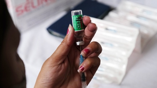 A health worker prepares a dose of the Covishield vaccine, developed by Oxford-AstraZeneca Plc. and manufactured by Serum Institute of India Ltd.(Bloomberg)