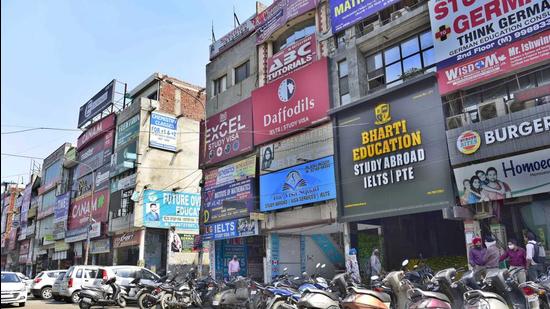 There are around 750 assorted coaching institutes in the district, the majority of which are located in Feroze Gandhi Market, near the ISBT, Model Town, Sector 32, Khanna, Doraha, Samrala and Macchiwara. (HT Photo)