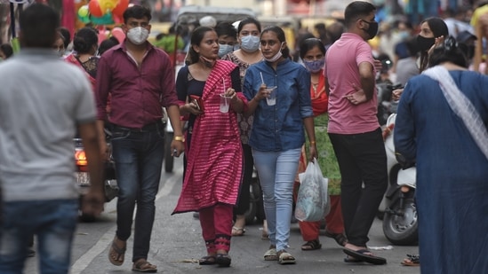 Shoppers, some not wearing face masks amid the Covid-19 pandemic, at Kamla Nagar Market in New Delhi on June 23. Speculations regarding the third wave led by various mutations of the virus including the Delta Plus, has been found in 12 states so far, HT reported.(Sanchit Khanna / HT Photo)