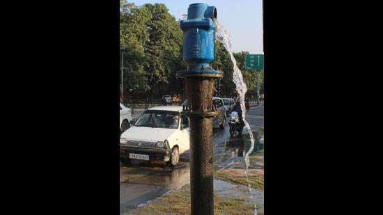 Poor pedestrians have to hopscotch their way or fume silently as a passing vehicle drenches them in a muddy spray. (Representative Image/HT File) Poor pedestrians have to hopscotch their way or fume silently as a passing vehicle drenches them in a muddy spray. (Representative Image/HT File)