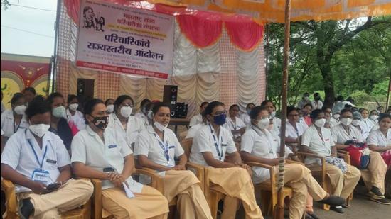 The nurses at Sassoon protest in solidarity with the state wide protest launched by nurses association to highlight various issues including no new recruiting for the past few years, no grade pay at per central government scale, promotion, workplace safety including violence through patient’s relatives in Pune. (HT PHOTO) The nurses at Sassoon protest in solidarity with the state wide protest launched by nurses association to highlight various issues including no new recruiting for the past few years, no grade pay at per central government scale, promotion, workplace safety including violence through patient’s relatives in Pune. (HT PHOTO)