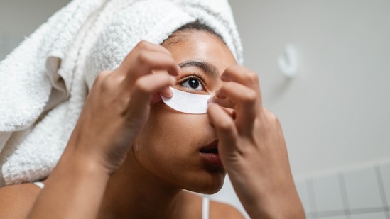 Apply a cold compress: Apply a clean wet cloth to the skin under and around your eyes. Gently press it and leave it for a few minutes.(Pexels)