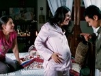 Kareena Kapoor, Mona Singh and Aamir Khan have previously worked together in 3 Idiots. Kareena Kapoor, Mona Singh and Aamir Khan have previously worked together in 3 Idiots.