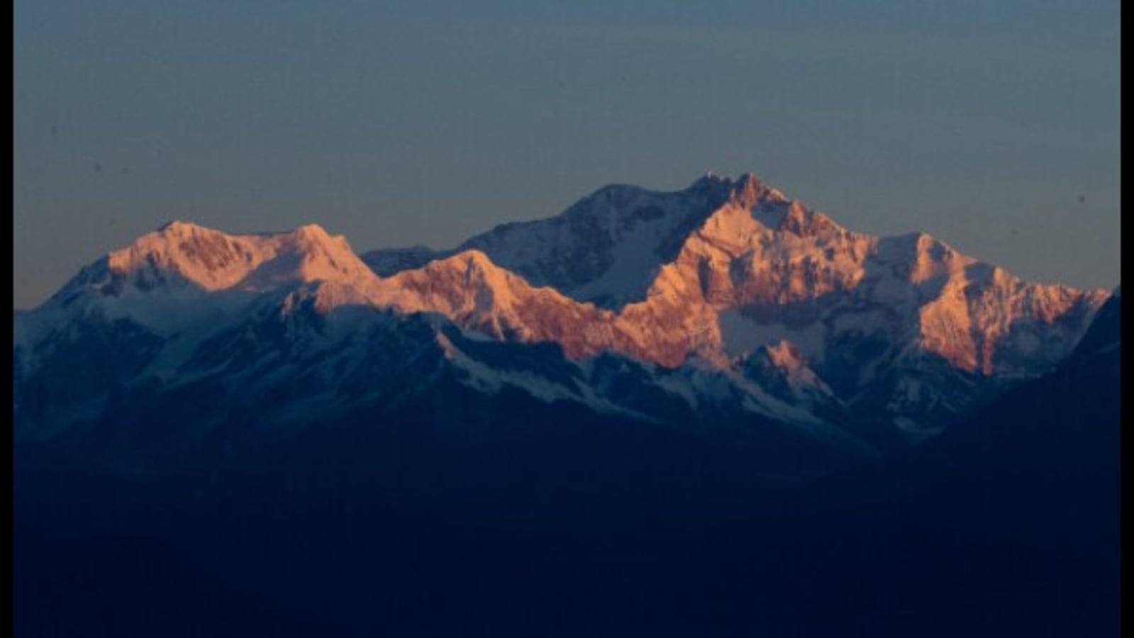 These breathtaking snaps of the Kangchenjunga range may leave you ...