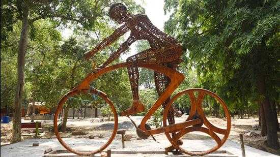 One of the props created from junk at the Netaji Subhas Chandra Bose Park in Sector 17. (Vipin Kumar /HT PHOTO) One of the props created from junk at the Netaji Subhas Chandra Bose Park in Sector 17. (Vipin Kumar /HT PHOTO)