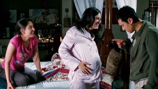 Kareena Kapoor, Mona Singh and Aamir Khan have previously worked together in 3 Idiots. Kareena Kapoor, Mona Singh and Aamir Khan have previously worked together in 3 Idiots.