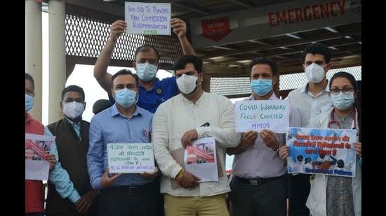 Punjab doctors strike work to protest proposal to delink NPA - Hindustan Times