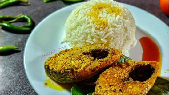 Ilish Bhapa: This monsoon treat, can be eaten steamed or fried and it tastes delicious either way. The traditional method of cooking is steaming it in banana leaves with the main ingredient, mustard seeds. The sweet flavour is connected to the spawning cycle of the fish. (Instagram/@2hungry_souls)