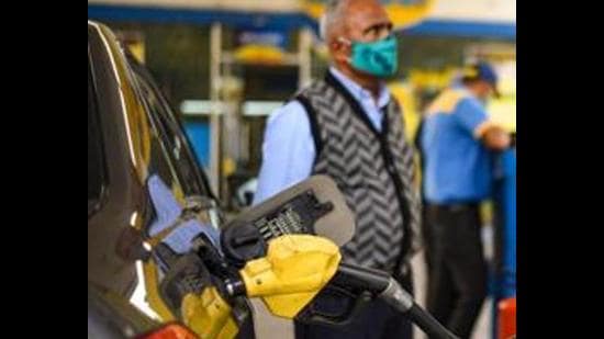 The price of petrol has touched ₹100.04/ litre and diesel ₹91.52/ litre (Representative photo) The price of petrol has touched ₹100.04/ litre and diesel ₹91.52/ litre (Representative photo)
