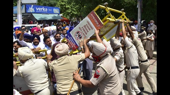 Punjab stop Youth Akali Dal workers during a protest outside Aam Aadmi Party leader Kunwar Vijay Pratap’s residence in Amritsar. Punjab stop Youth Akali Dal workers during a protest outside Aam Aadmi Party leader Kunwar Vijay Pratap’s residence in Amritsar.