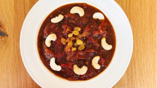 Chutney: No meal is complete without chutney. From tomato khejur (dates) chutney to mango chutney, you can pick from your favourite fruit. As soon as you have a spoon of these chutneys, you will get a burst of flavours in your mouth. (Instagram/@mishti_bongkitchen)