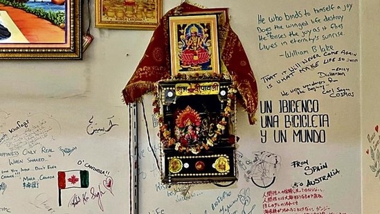 Frankly, most lines have the sort of wisdom available on the backs of the painted trucks that roar down the Delhi-Jaipur highway. Frankly, most lines have the sort of wisdom available on the backs of the painted trucks that roar down the Delhi-Jaipur highway.