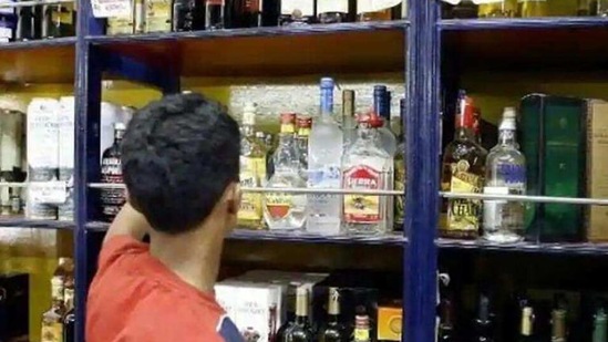 Under the new policy, business hours have been fixed at between 10am to 10pm, while those at the airport may open round-the-clock.(Representational image) Under the new policy, business hours have been fixed at between 10am to 10pm, while those at the airport may open round-the-clock.(Representational image)
