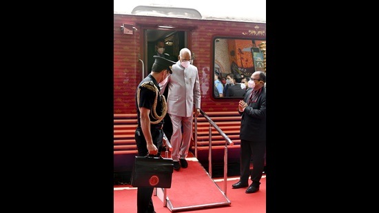 President Ram Nath Kovind arrives in Lucknow on Monday. ((HT Photo))