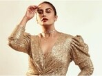 Huma Qureshi looks like a million bucks in sequinned mini dress for photoshoot(Instagram/@who_wore_what_when)