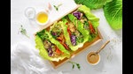 The basic ingredients to make tortillas for a vegan wrap are wheat, salt, water and vegetable oil. Cauliflower can also be used by green lovers. (Photo: Shutterstock) The basic ingredients to make tortillas for a vegan wrap are wheat, salt, water and vegetable oil. Cauliflower can also be used by green lovers. (Photo: Shutterstock)