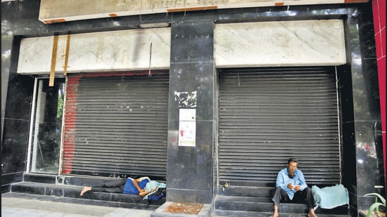 Pune: Retailers rue heavy losses after early closure of shops by police