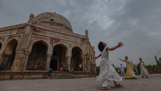 As monsoon knocks at the doors of Delhi, people are seen enjoying a cloudy weather at Adham Khan’s tomb. (Photo: Burhaan Kinu/HT)