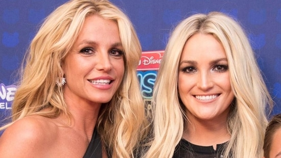 Britney Spears and younger sister Jamie Lynn Spears(Walt Disney Television)