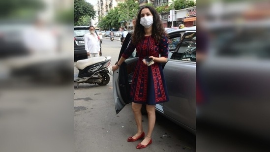 Ankita is a sucker for ethnic garments, and with her pretty blue and red dress, she made sure to include traditional elements through the intricate embroidery.(Varinder Chawla)